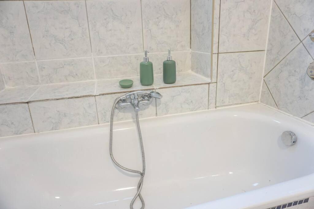 Apartment In Wuppertal - Charmante 3-Zimmer-Oase Mit Kamin Und Badewanne מראה חיצוני תמונה